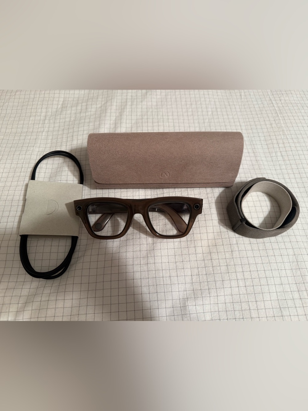 Ran Ban Meta Display AI glasses - Picture 2 of 3